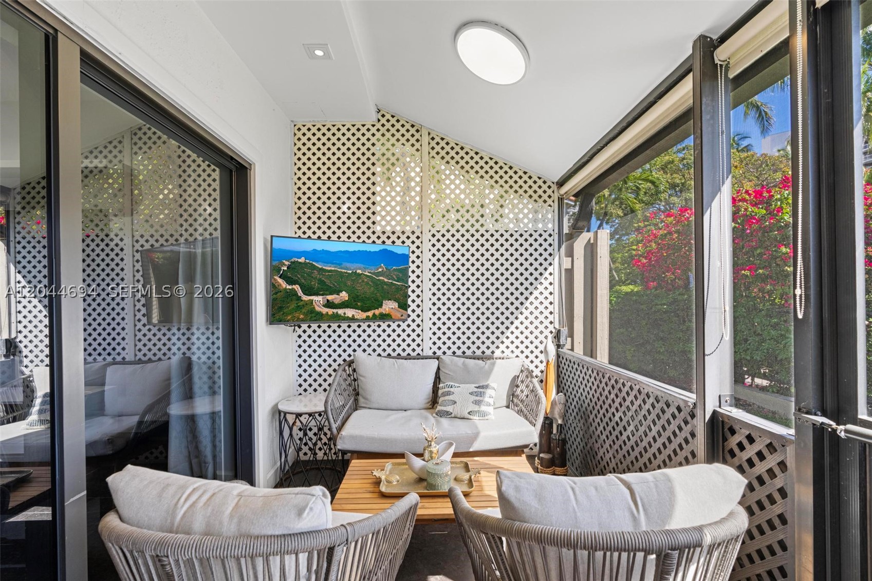 LA MIRAGE OF HARBOR VILG - Residential Lease