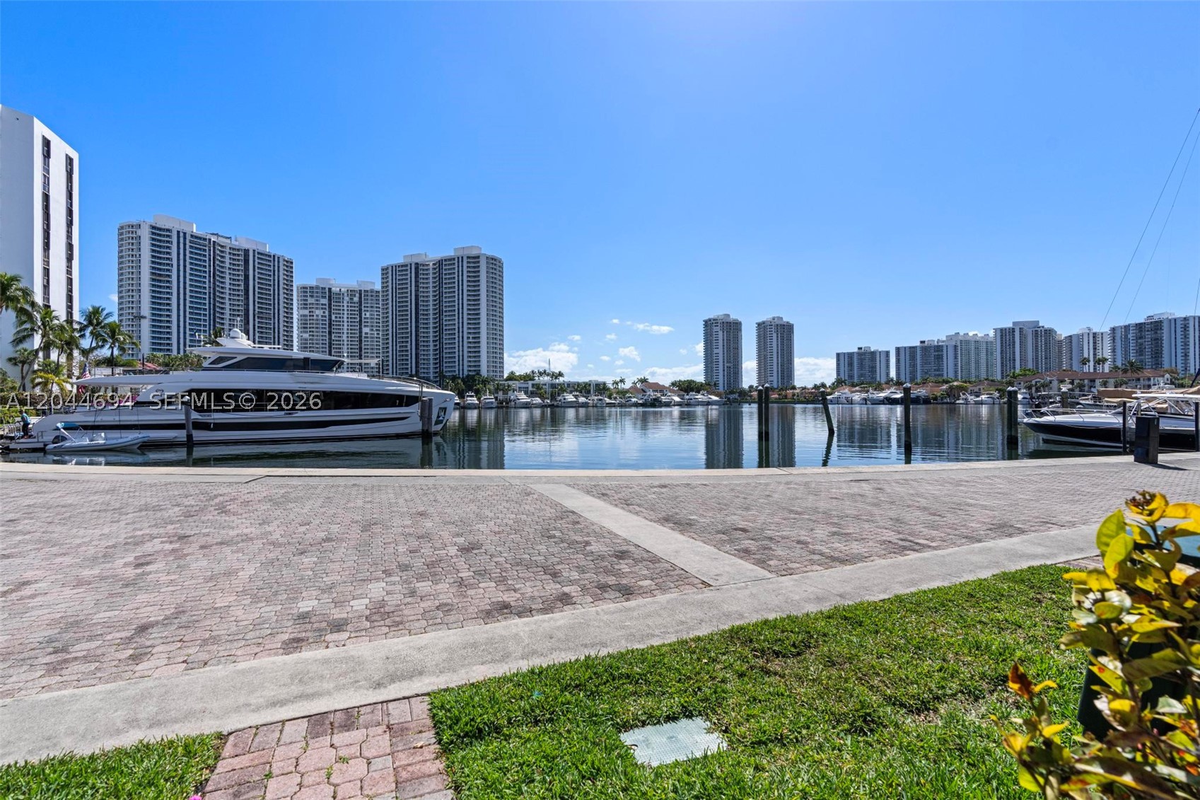 LA MIRAGE OF HARBOR VILG - Residential Lease