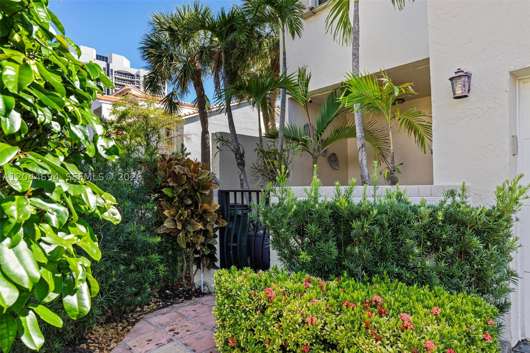 LA MIRAGE OF HARBOR VILG - Residential Lease