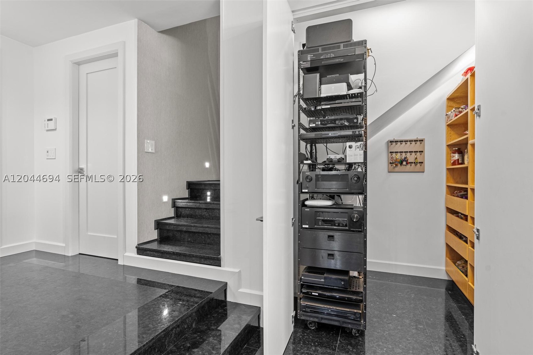 LA MIRAGE OF HARBOR VILG - Residential Lease