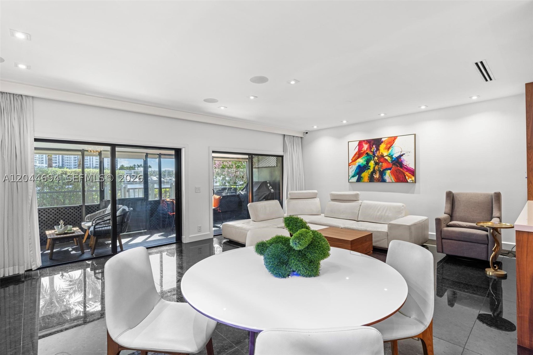 LA MIRAGE OF HARBOR VILG - Residential Lease