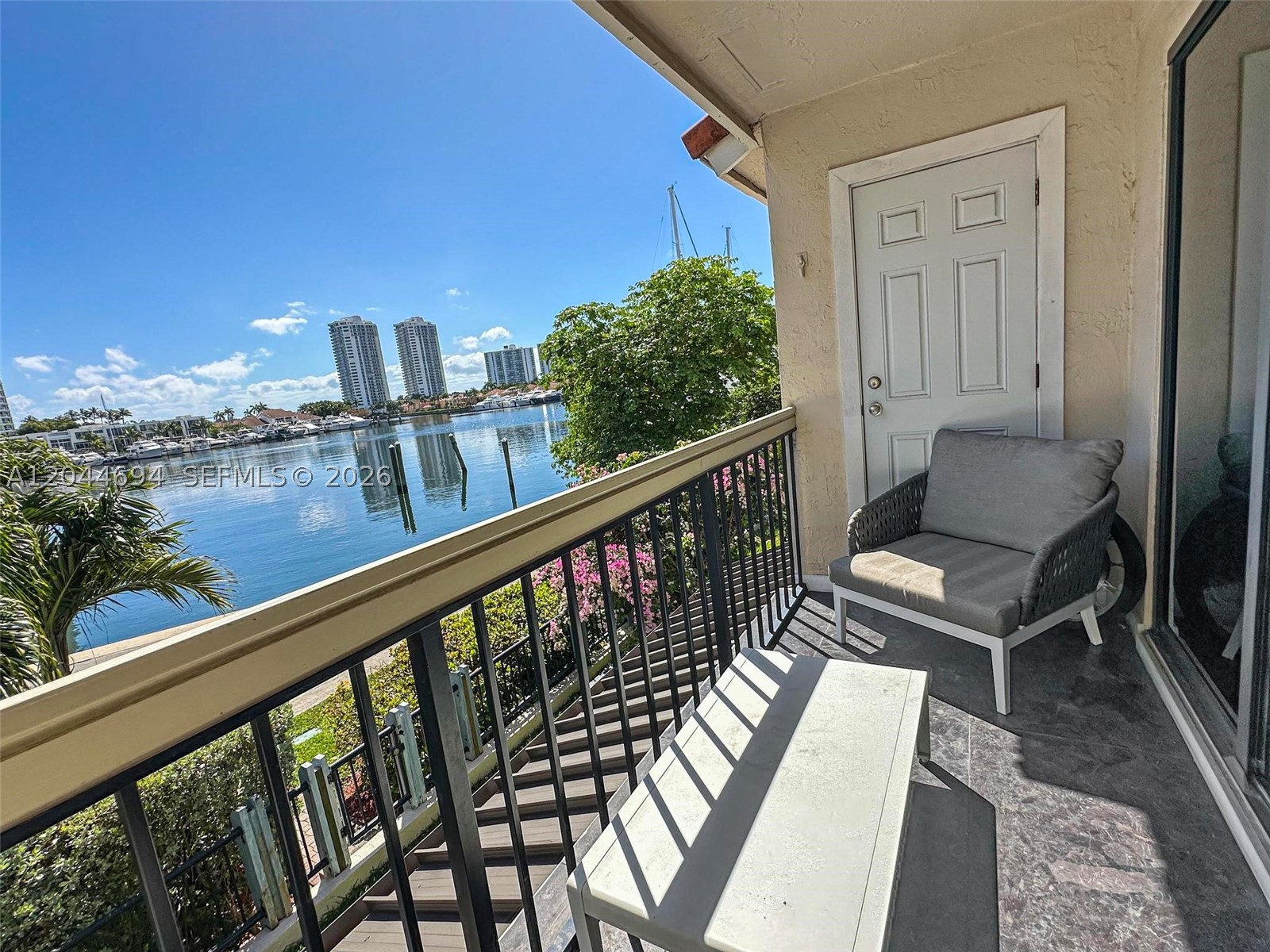 LA MIRAGE OF HARBOR VILG - Residential Lease