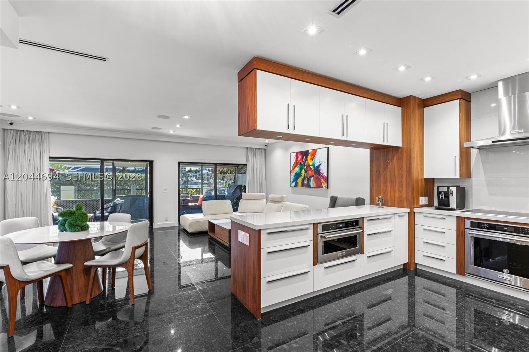 LA MIRAGE OF HARBOR VILG - Residential Lease