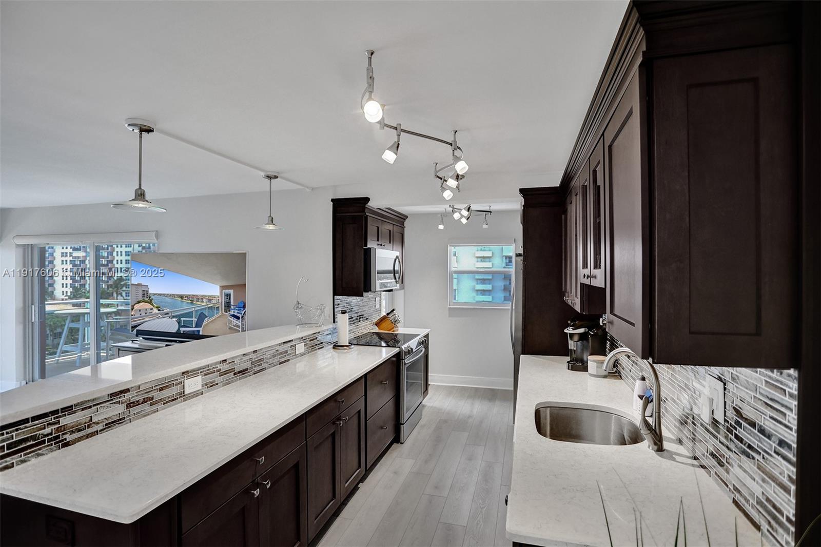 HILLSBORO ISLAND HOUSE CO - Residential
