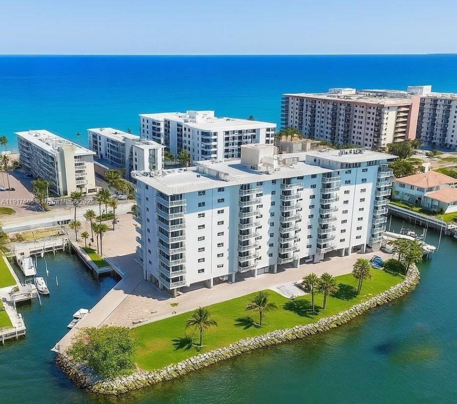 HILLSBORO ISLAND HOUSE CO - Residential