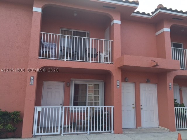 COZY 2/2 CONDO IN THE HEART OF HIALEAH. THE UNIT IS ON THE SECOND FLOOR WITH LIVING AREAS
UPSTAIRS. LAMINATED FLOOR. TUB/SHOWER IN EACH BATHROOM. 2 PARKING SPACES. WASHER AND DRYER
INSIDE UNIT. SMALL GATED COMMUNITY. CONVENIENTLY LOCATED NEAR MAJOR ROADS, SHOPPING, AND
SCHOOLS.