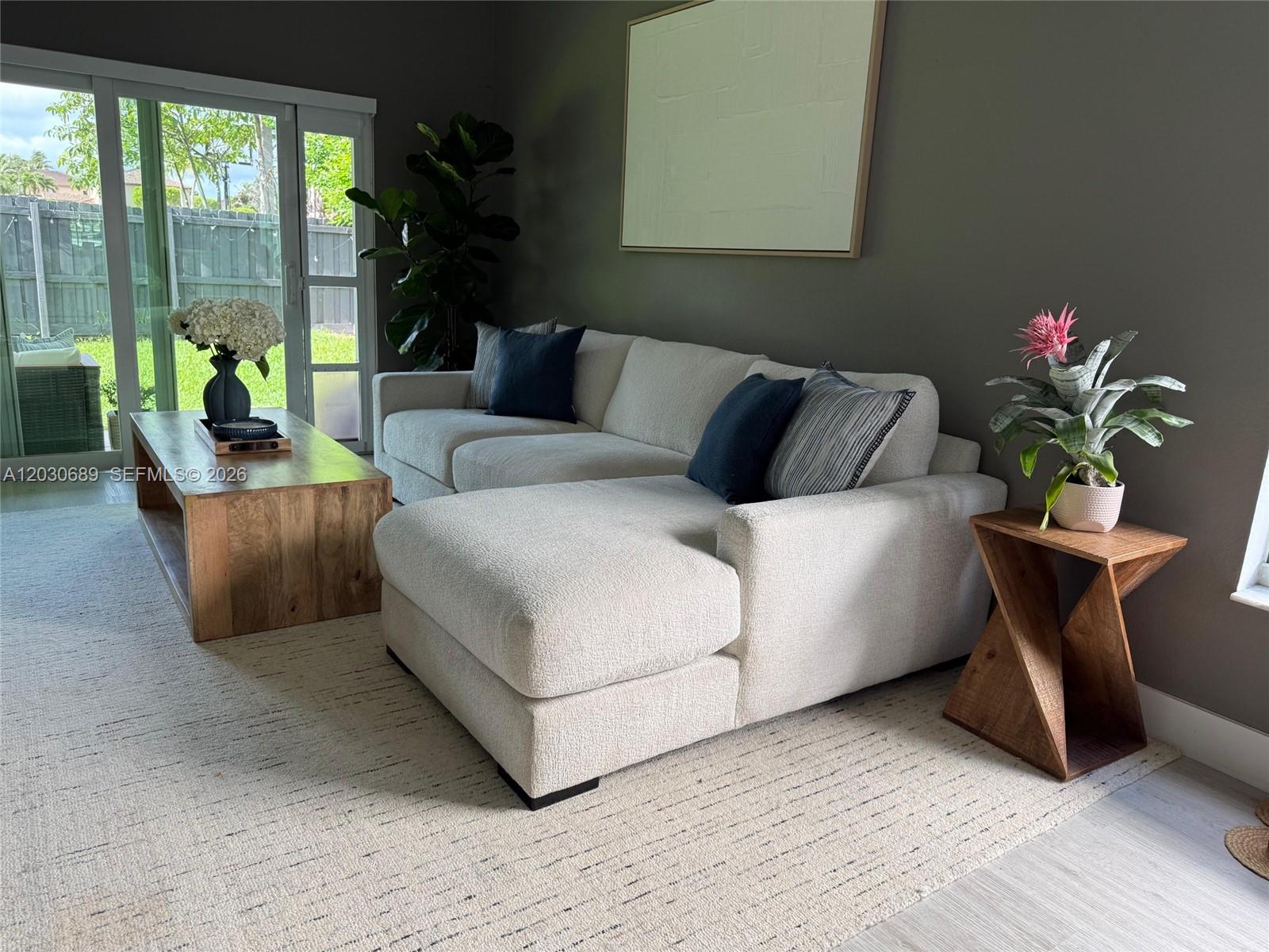 REVISED PLAT OF HAMMOCKS - Residential Lease