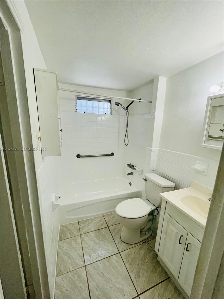 SOUTH ALLAPATTAH MANOR - Residential Lease