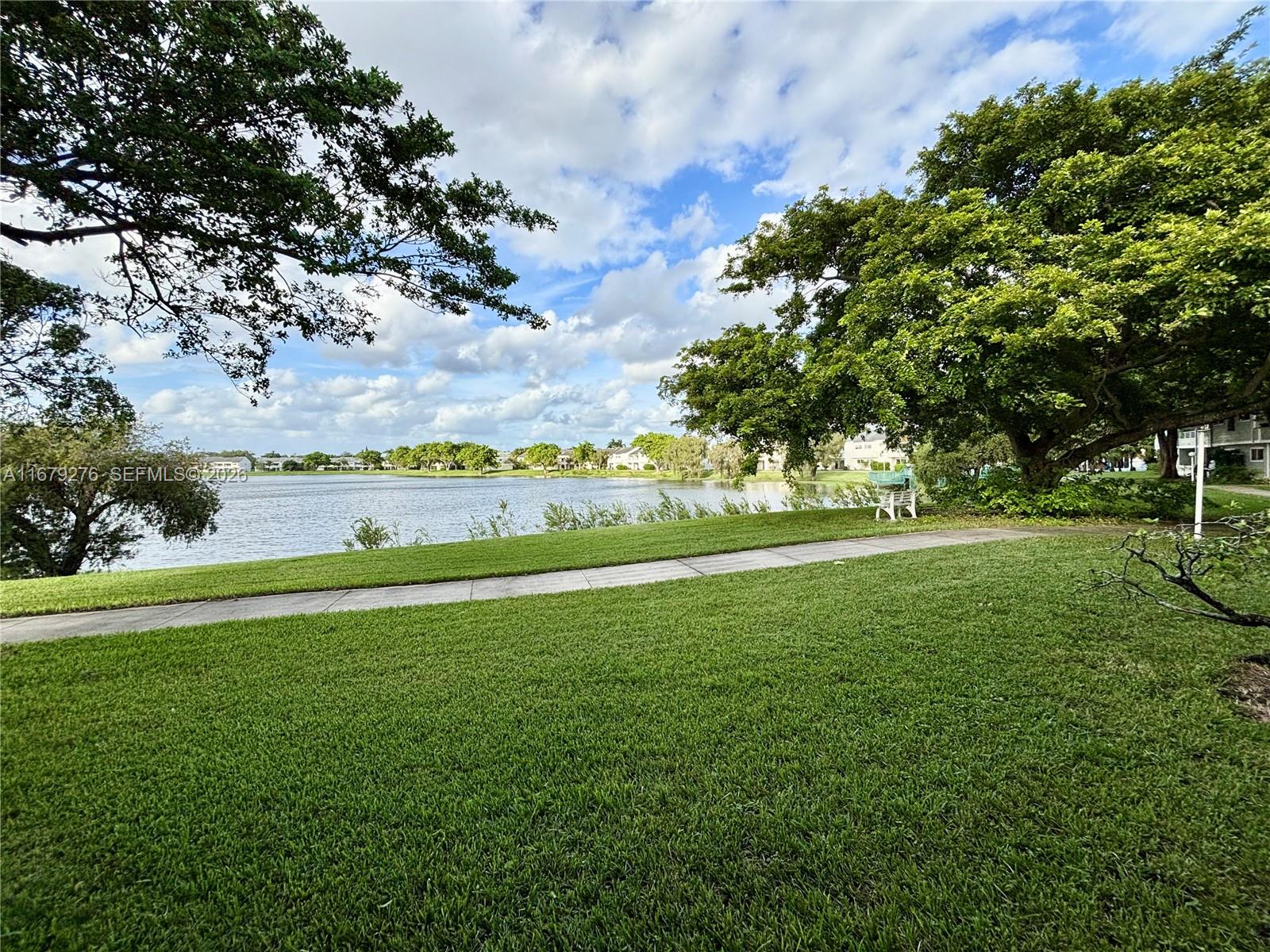 SUMMER LAKE - Residential