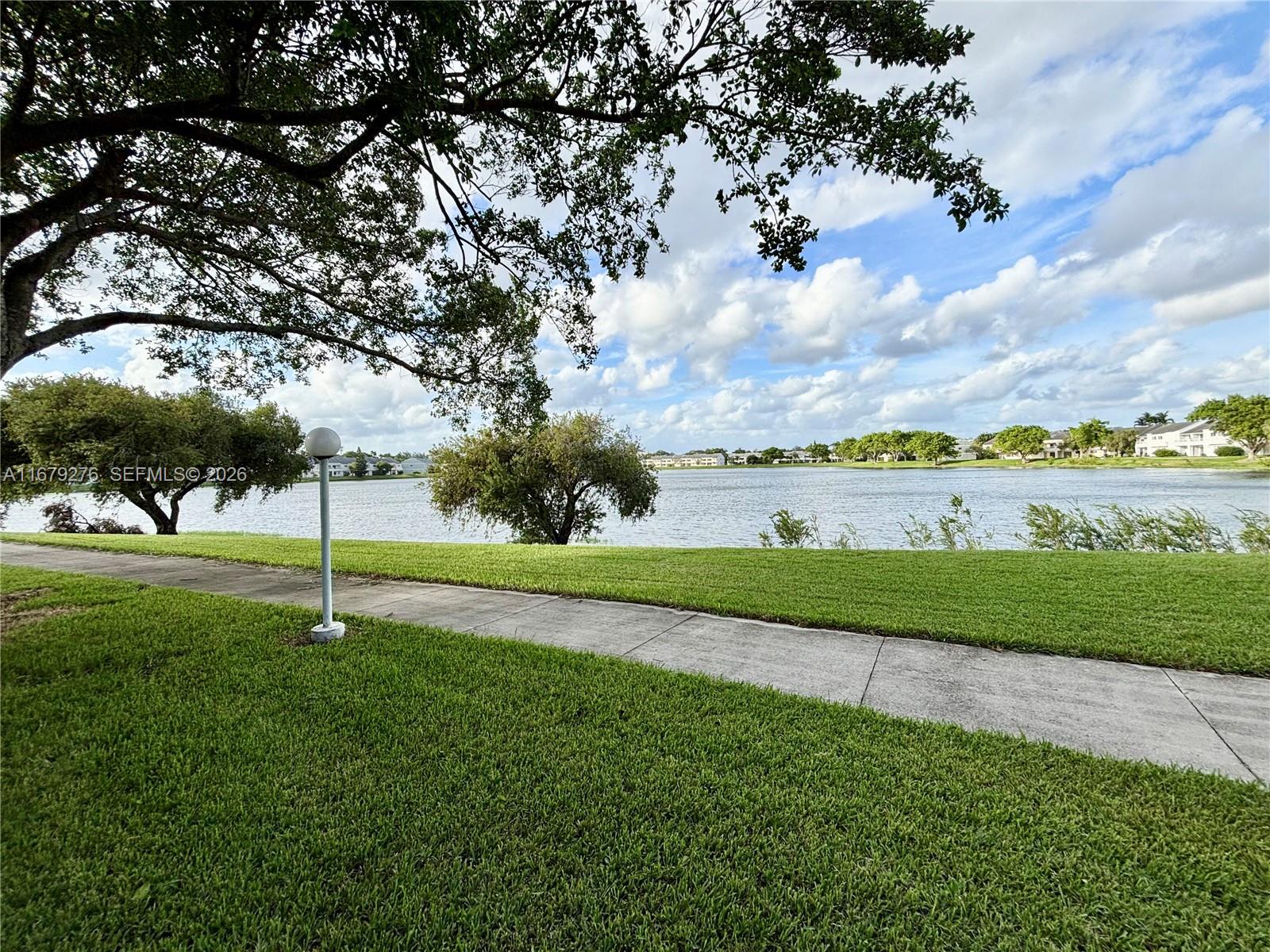 SUMMER LAKE - Residential