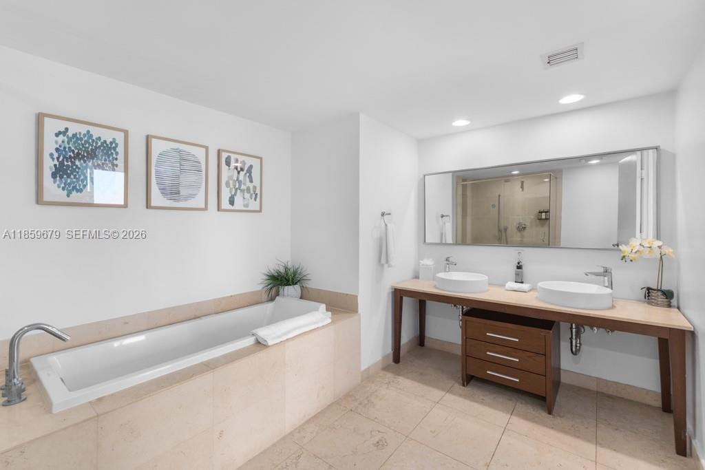 ICON BRICKELL CONDO NO 3 - Residential