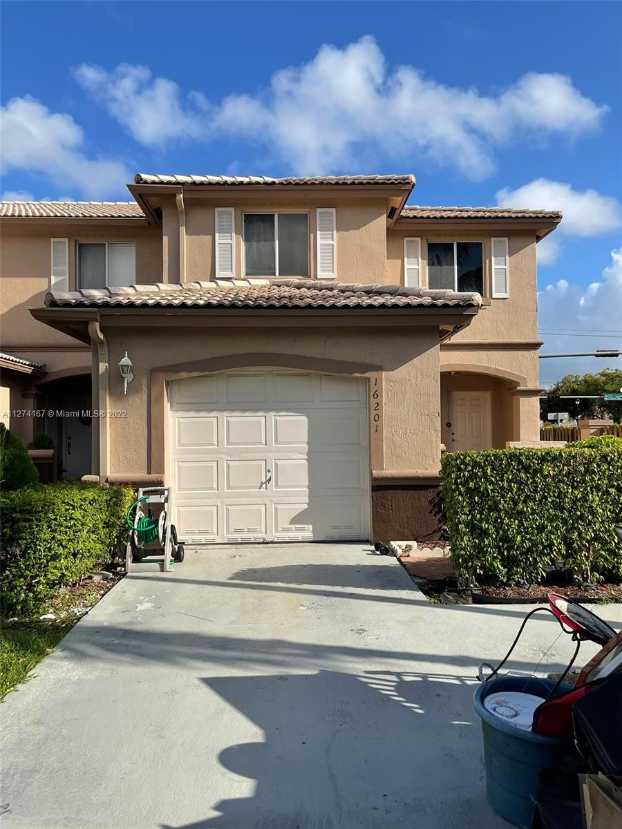 Lender Credit Contribution $2,000 and Seller Prefers Title Company, Goldpen Title Company
Beautiful corner lot w/den converted into a 4th bedroom and the garage into a home office. Very spacious. Great community, Low association fees. Corner unit.
