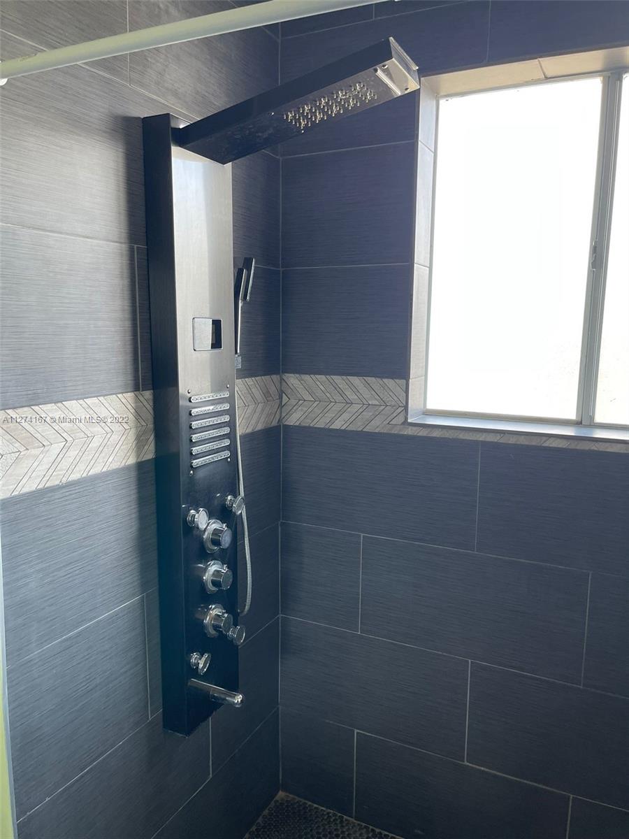 HEFTLERS LAGO MAR WEST - Residential