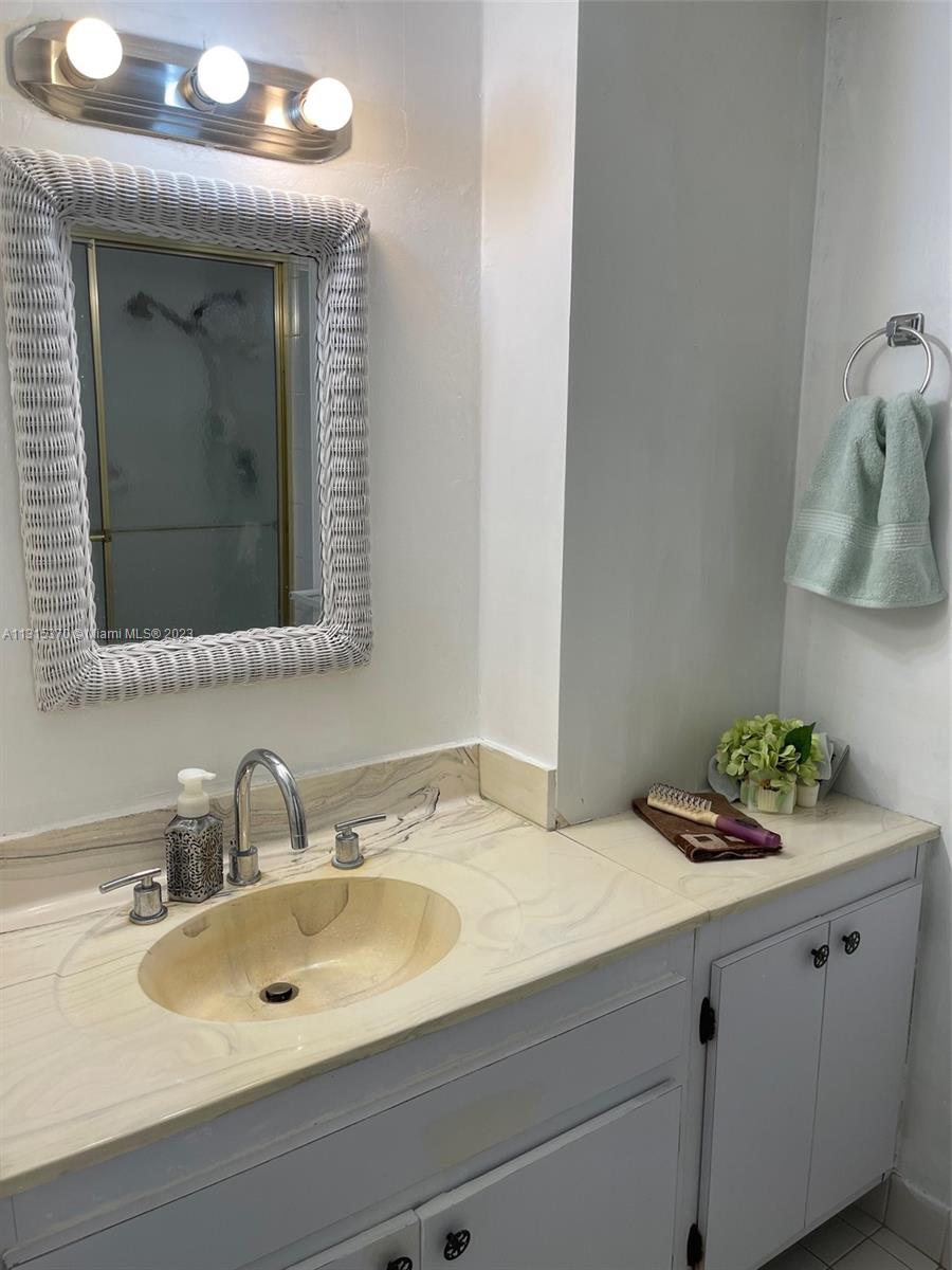 HILLCREST EAST NO 23 COND - Residential