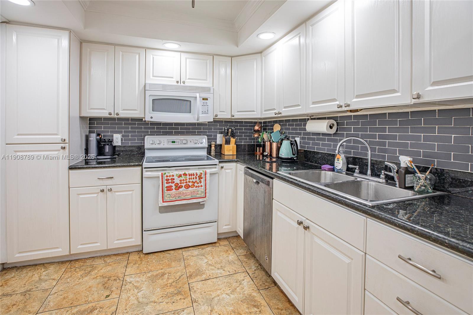 GOLDEN HORN CONDO - Residential