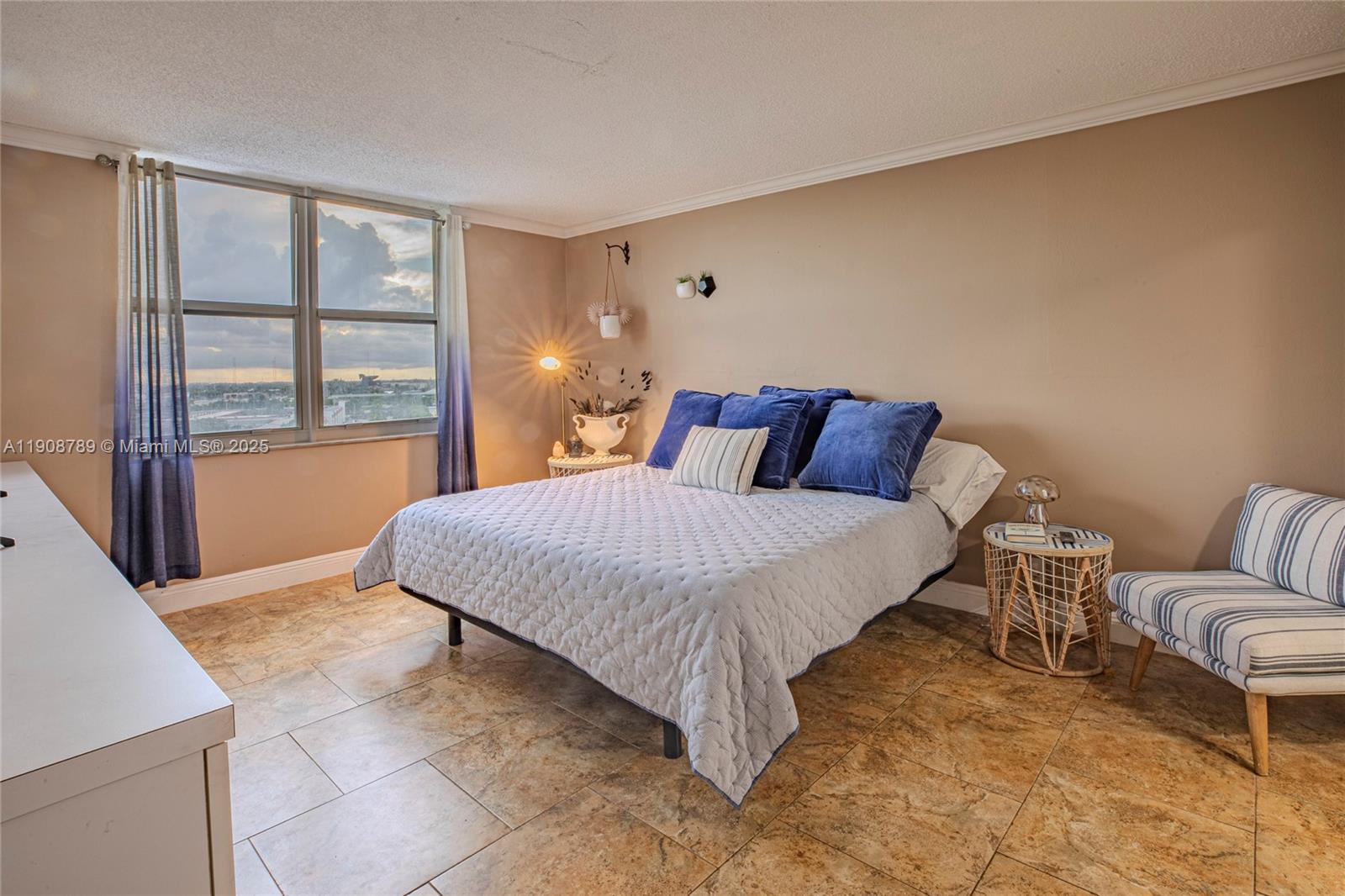 GOLDEN HORN CONDO - Residential