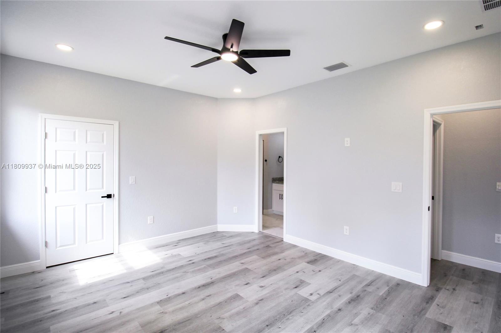 LAKE HAVEN EST - Residential