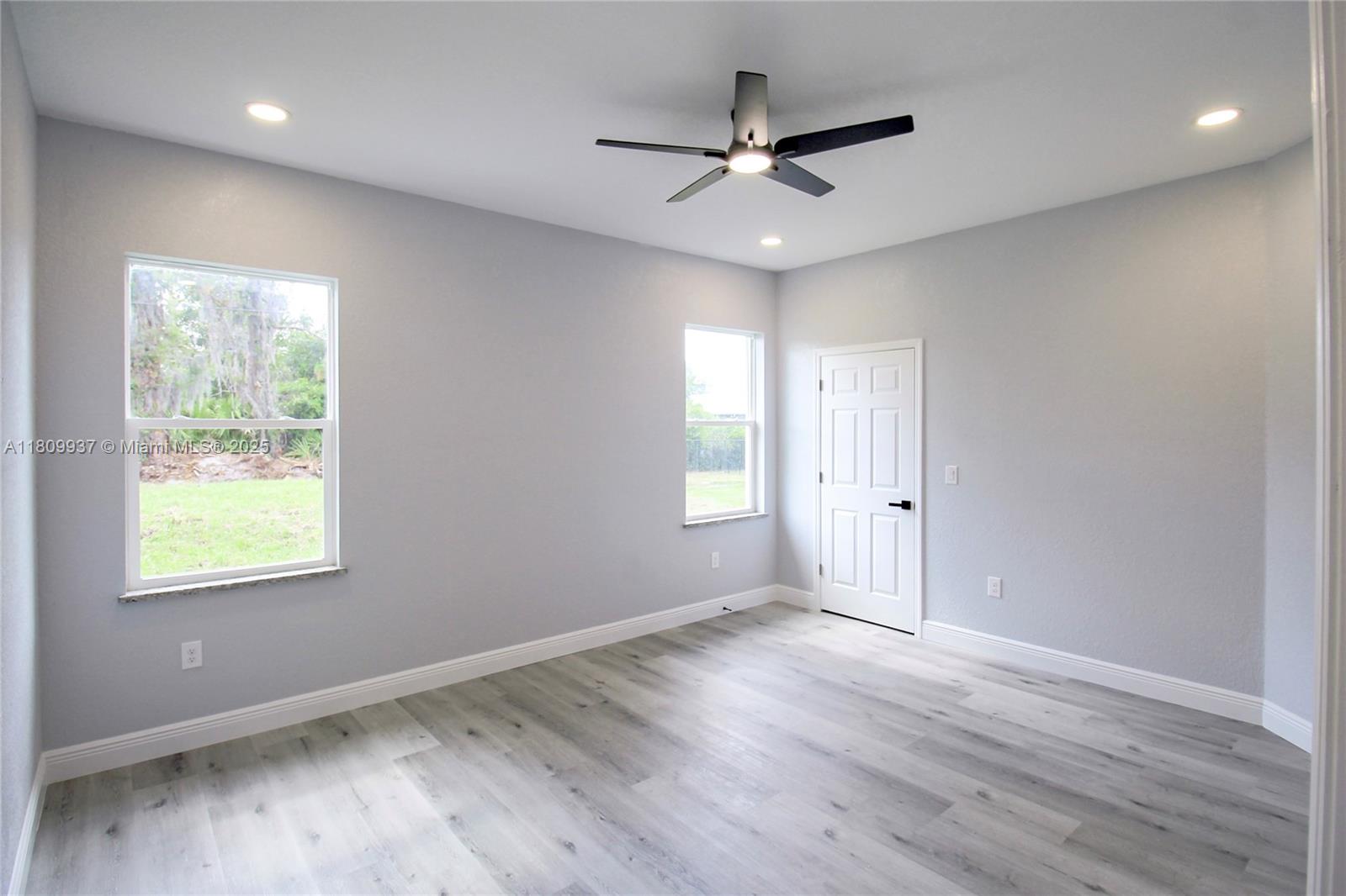 LAKE HAVEN EST - Residential