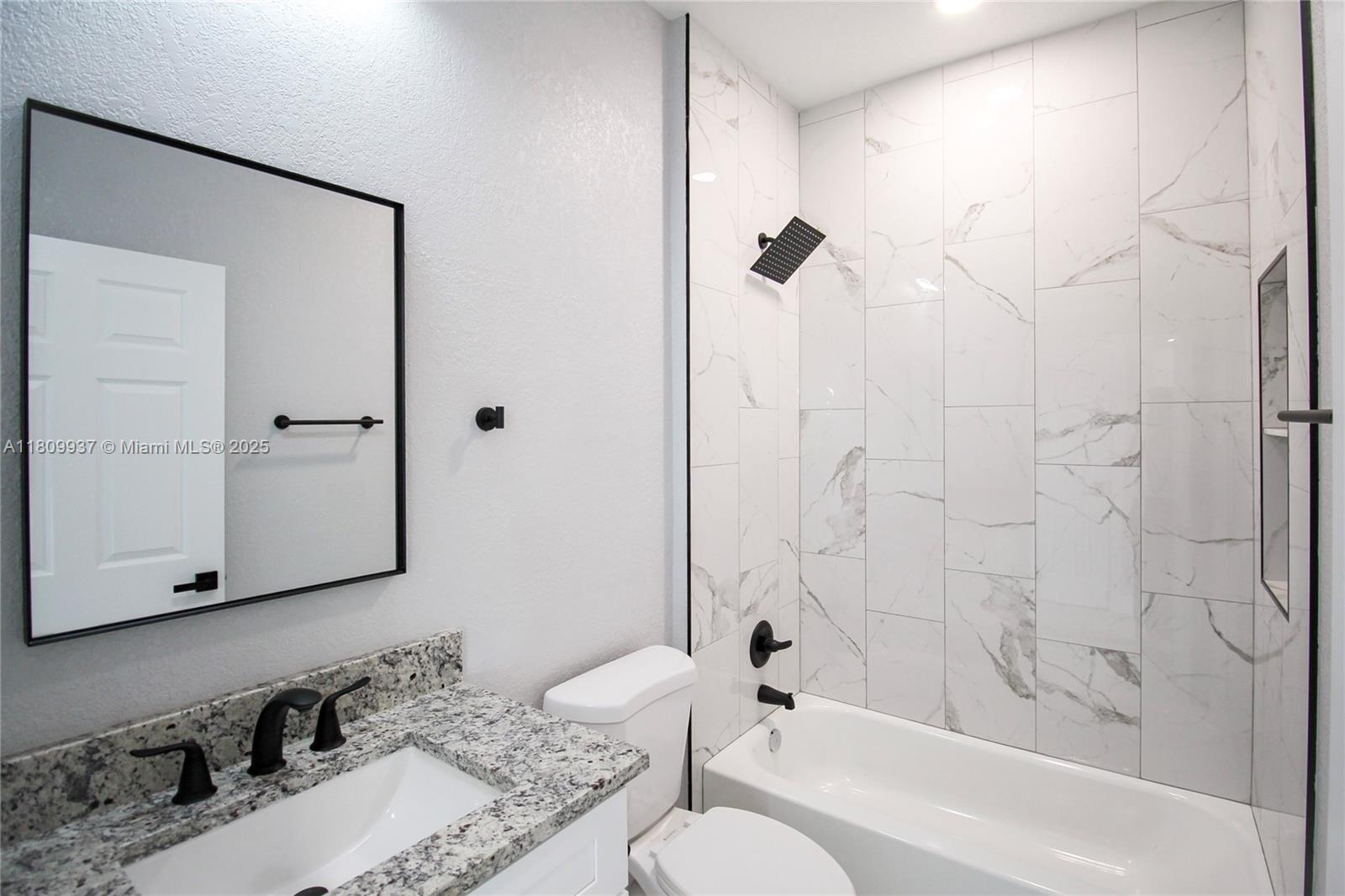 LAKE HAVEN EST - Residential