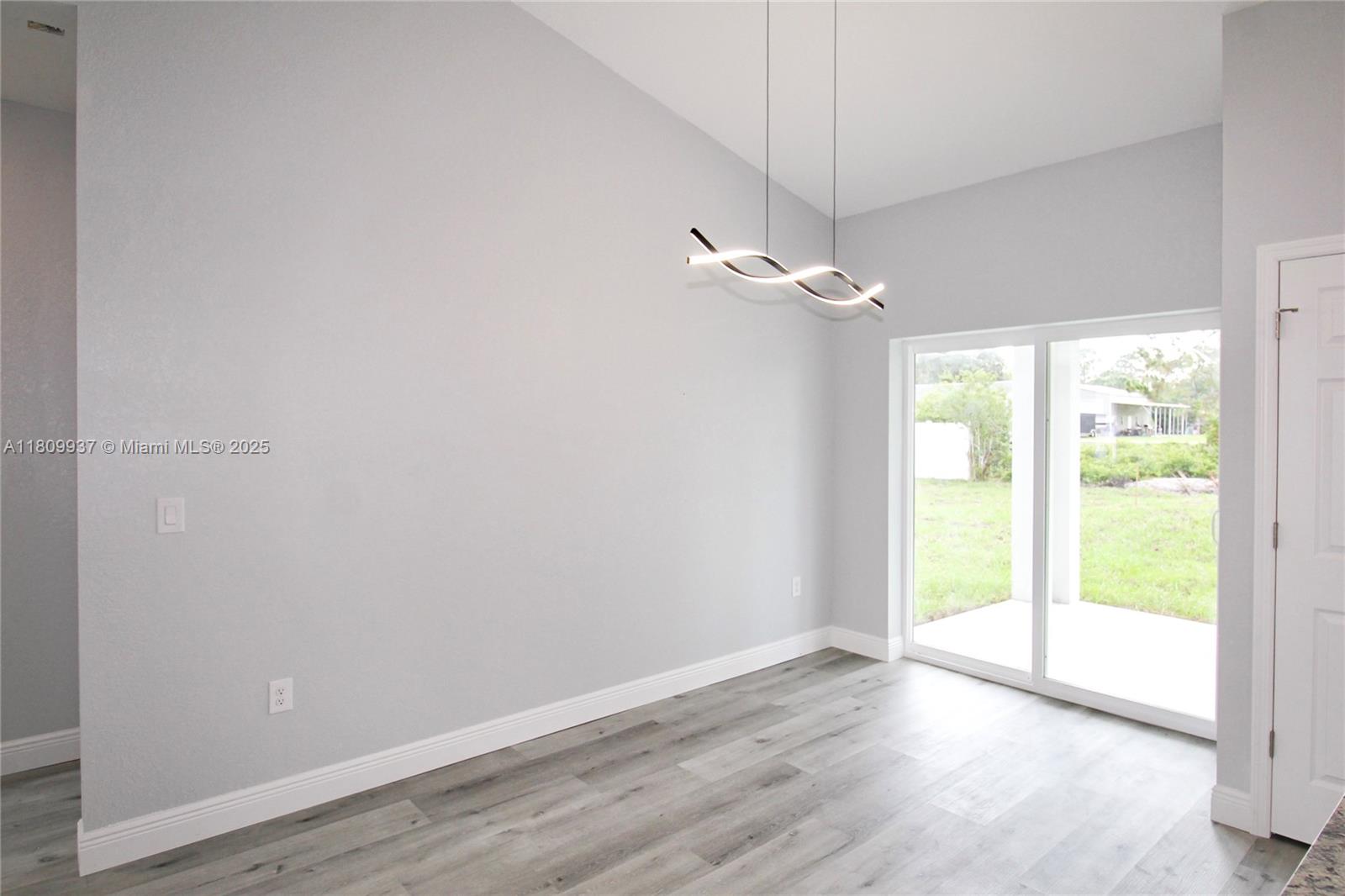 LAKE HAVEN EST - Residential
