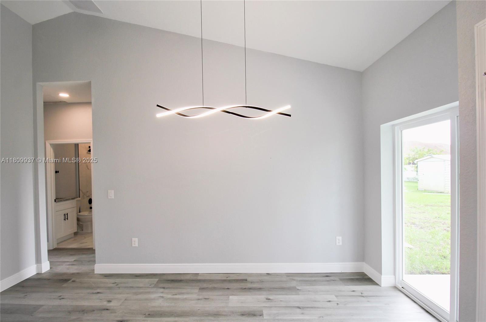 LAKE HAVEN EST - Residential