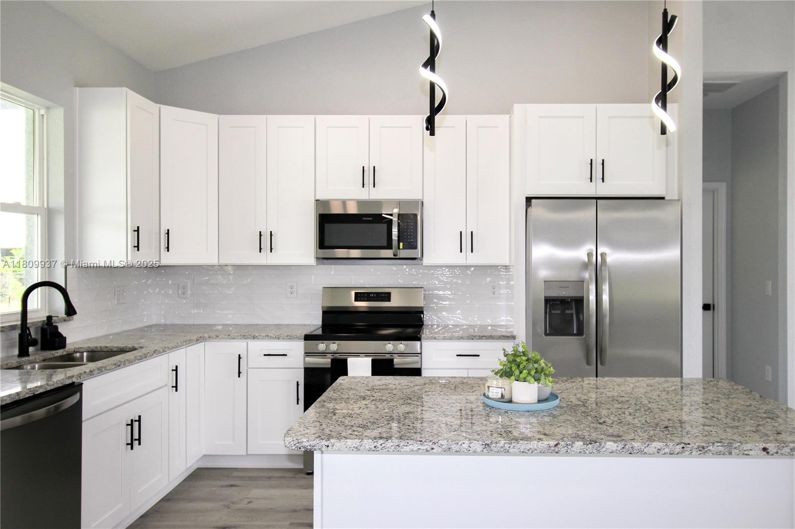 LAKE HAVEN EST - Residential