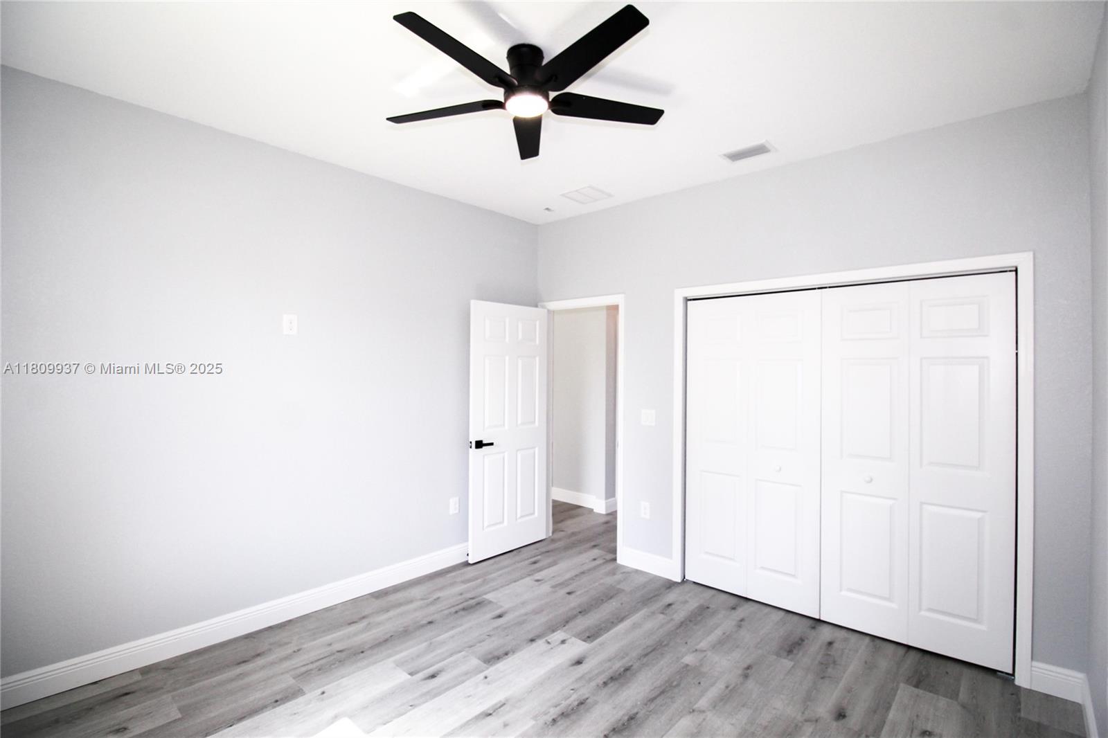 LAKE HAVEN EST - Residential