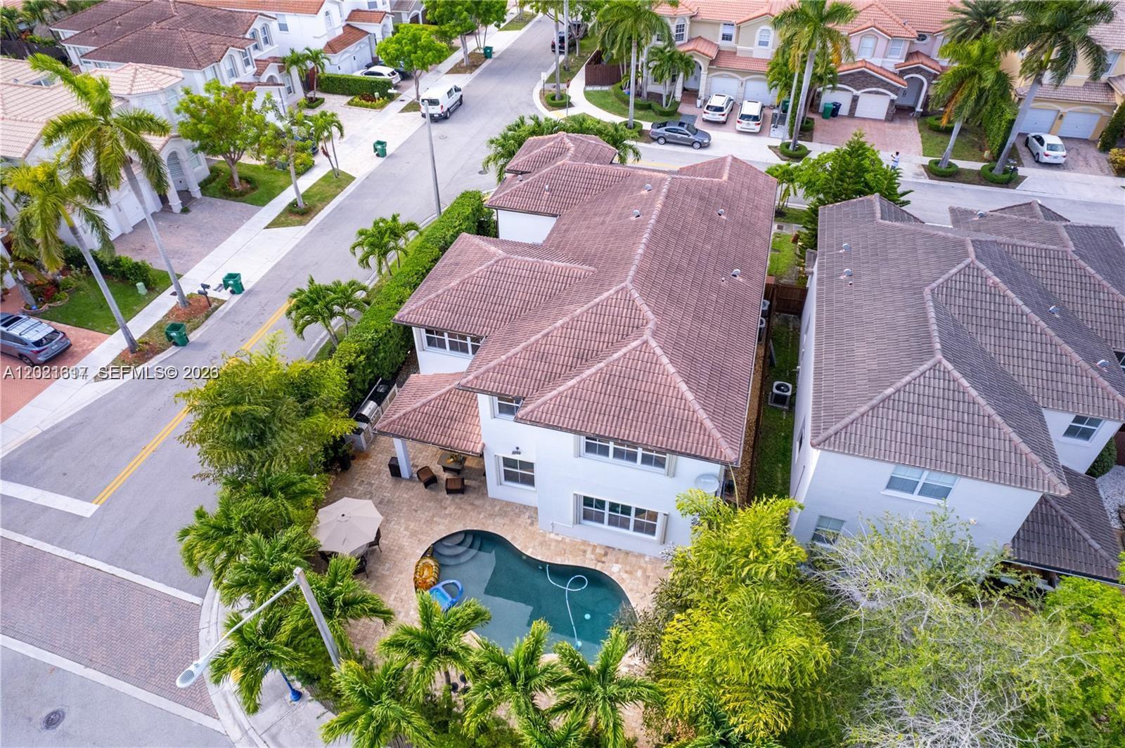ISLANDS AT DORAL NORTHWES - Residential