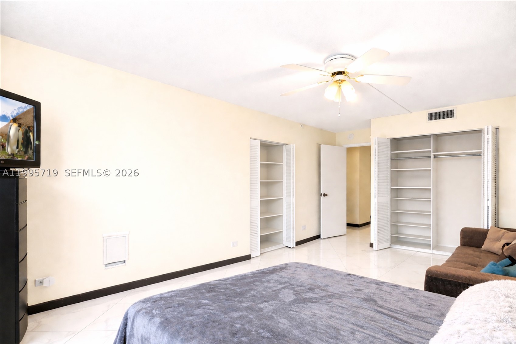 WINSTON TOWER 300 CONDO - Residential