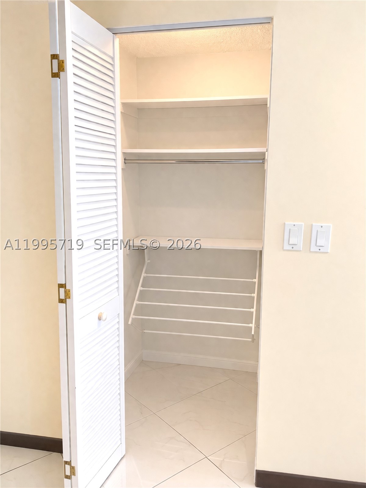 WINSTON TOWER 300 CONDO - Residential