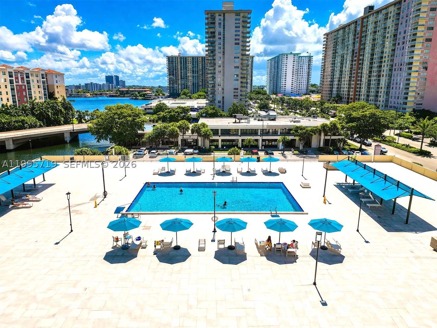 WINSTON TOWER 300 CONDO - Residential