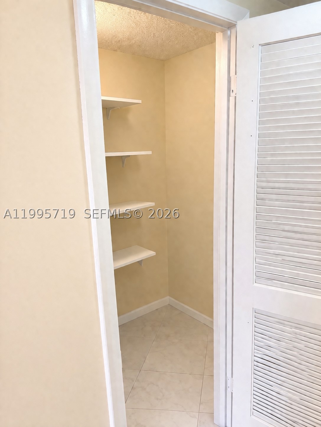 WINSTON TOWER 300 CONDO - Residential