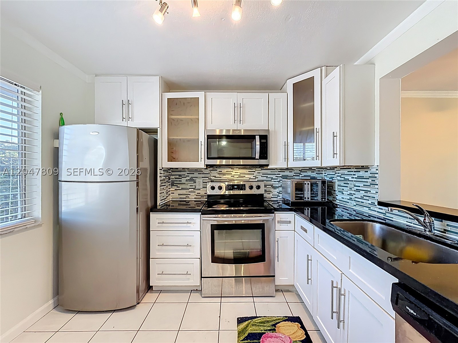 LAKESHORE AT UNIVERSITY P - Residential Lease