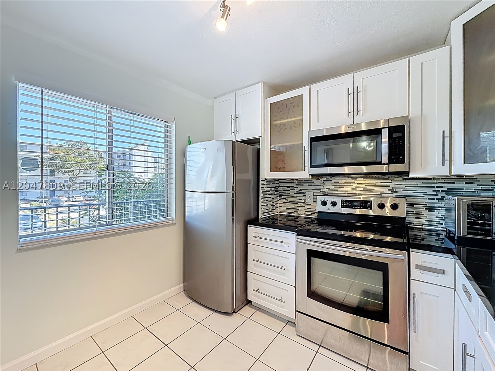 LAKESHORE AT UNIVERSITY P - Residential Lease