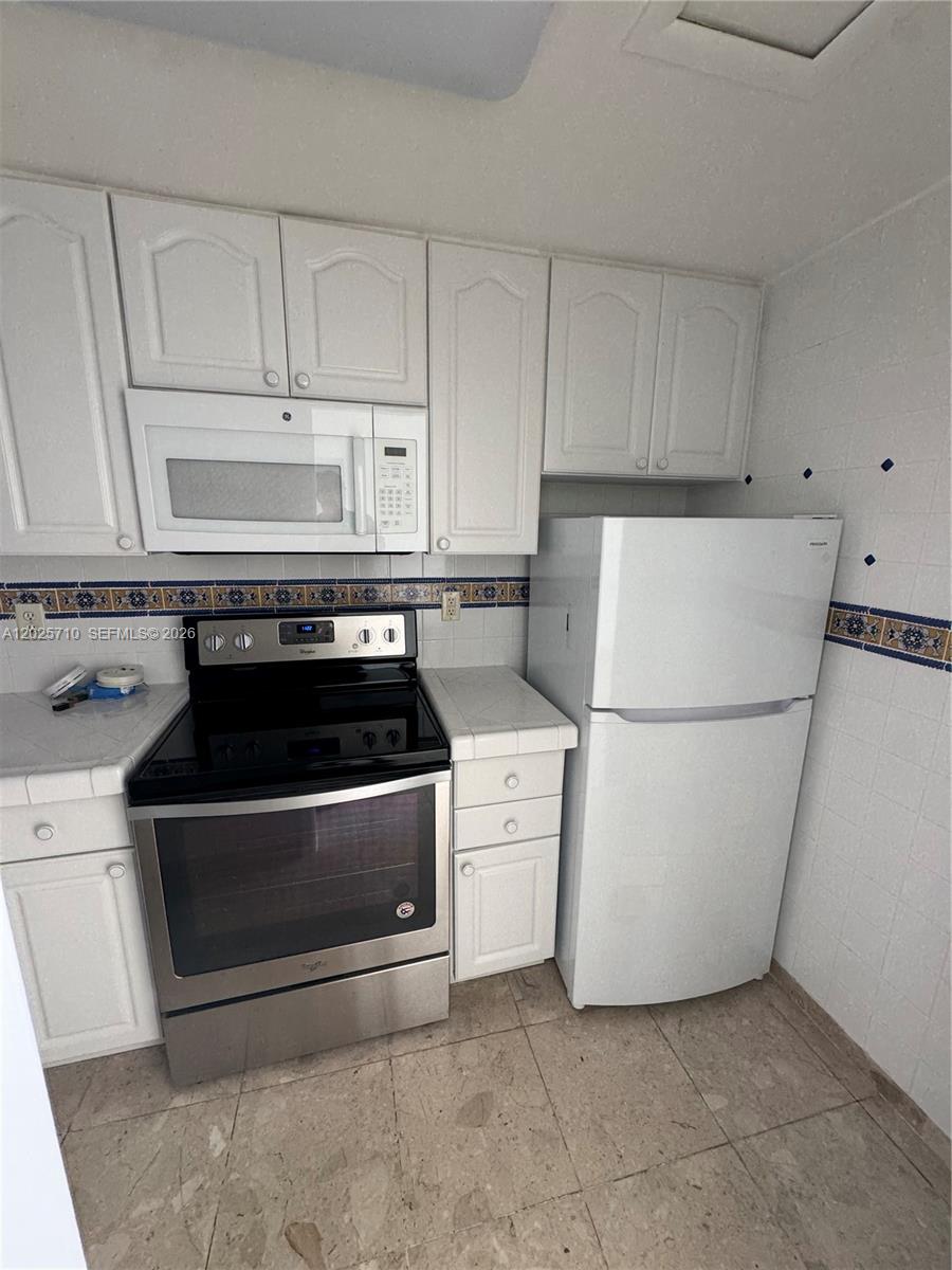 HARBOUR BAY CONDO - Residential Lease