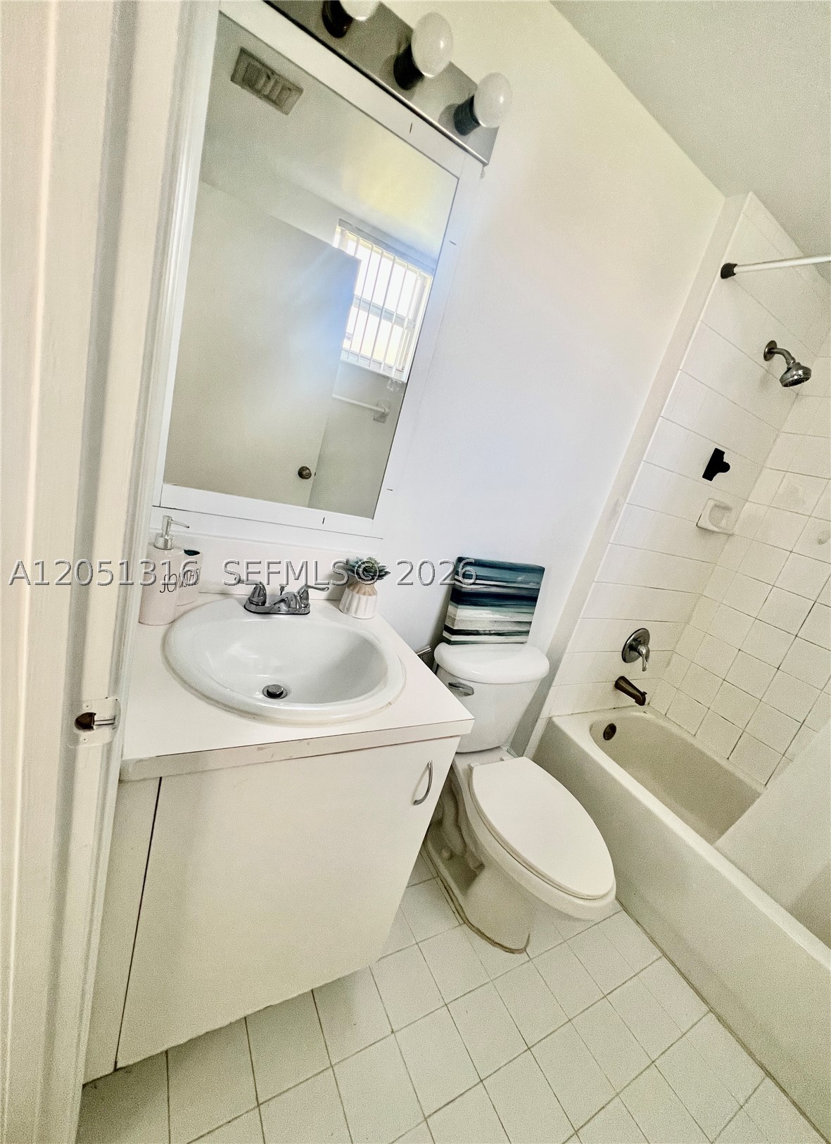 SERENITY PALMS CONDO - Residential Lease
