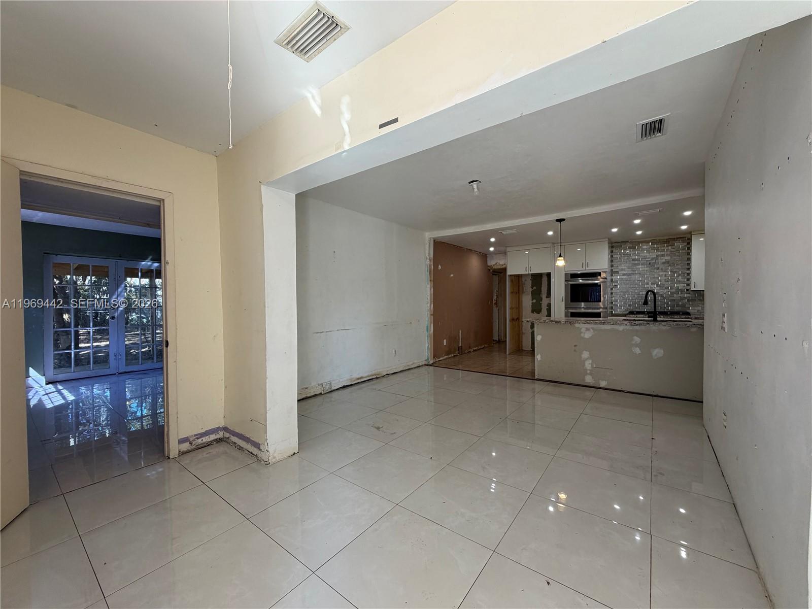 BISCAYNE HIGHLANDS - Residential