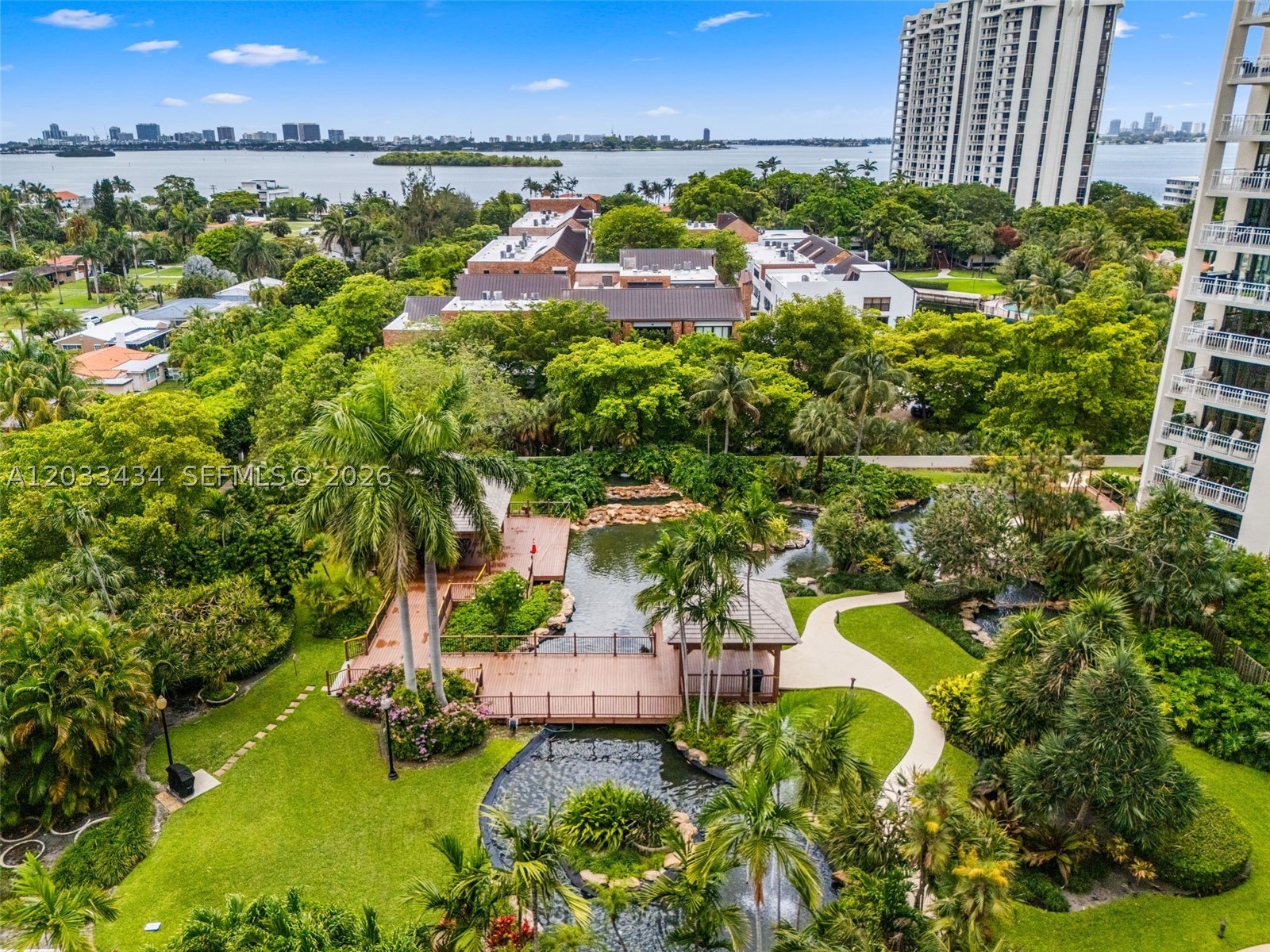 TOWERS OF QUAYSIDE CONDO - Residential