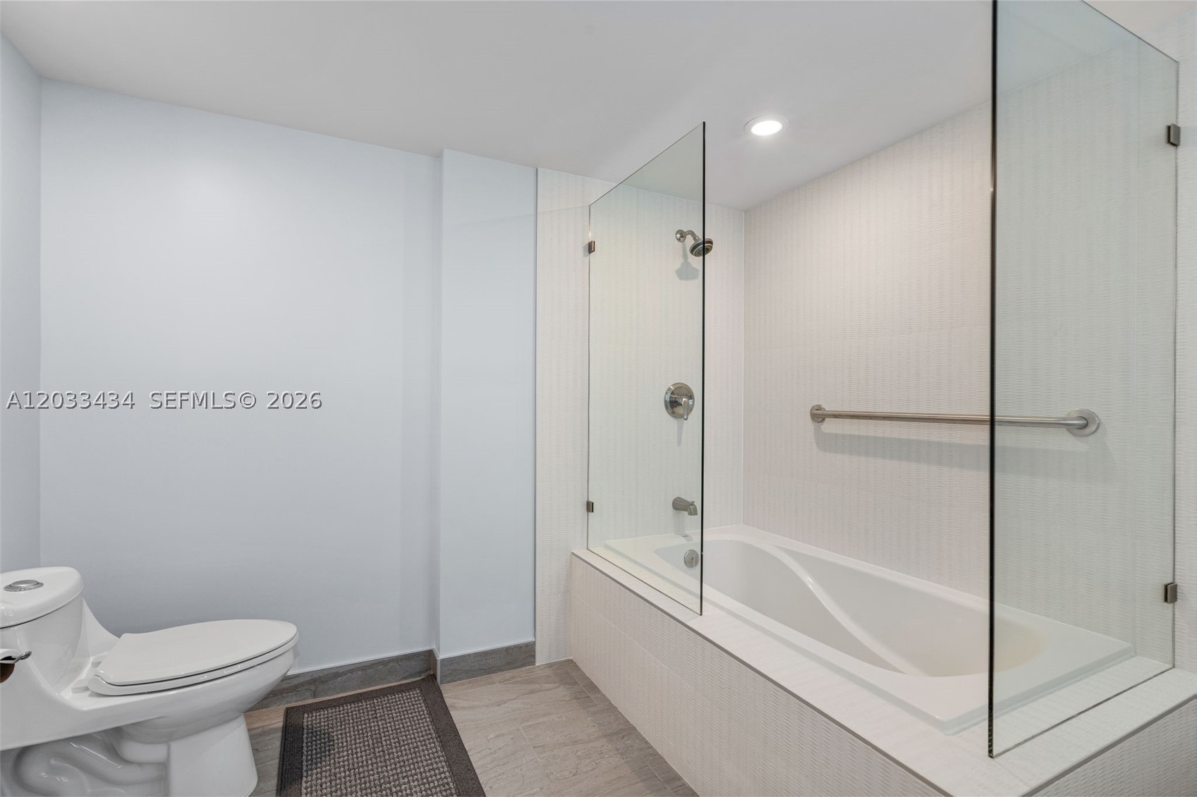 TOWERS OF QUAYSIDE CONDO - Residential