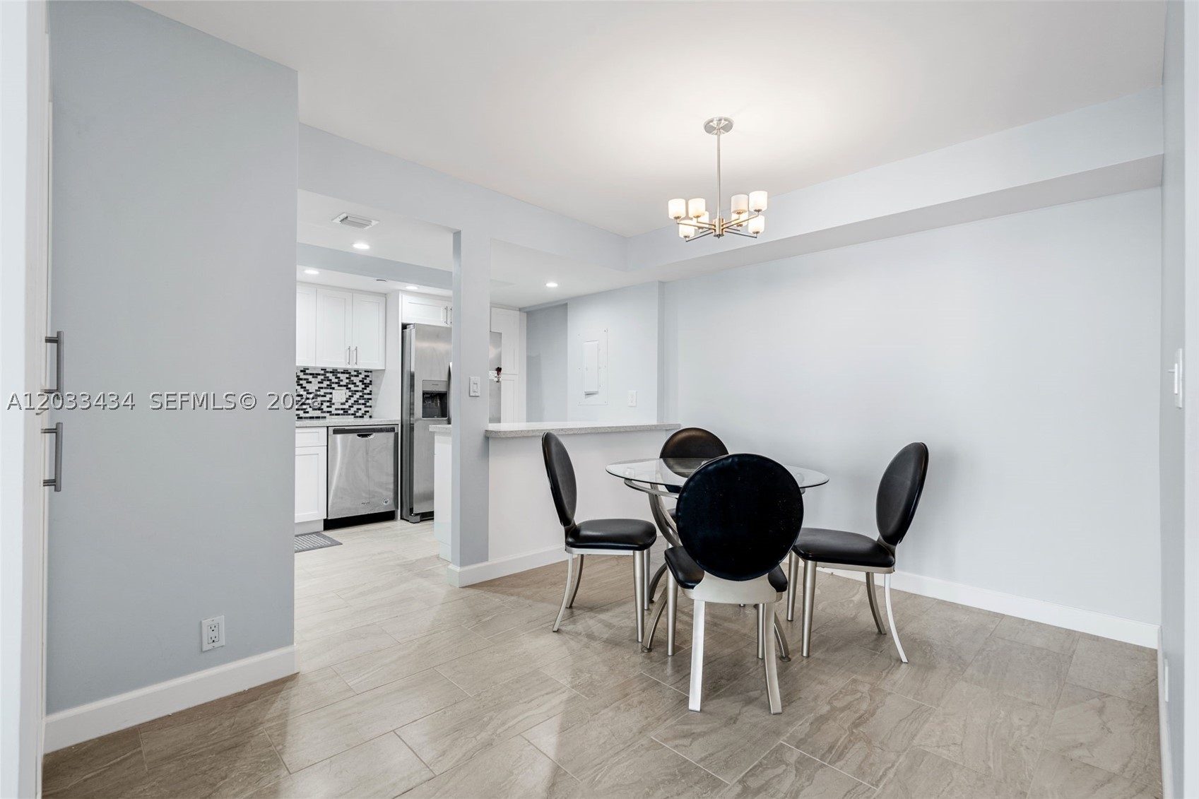 TOWERS OF QUAYSIDE CONDO - Residential