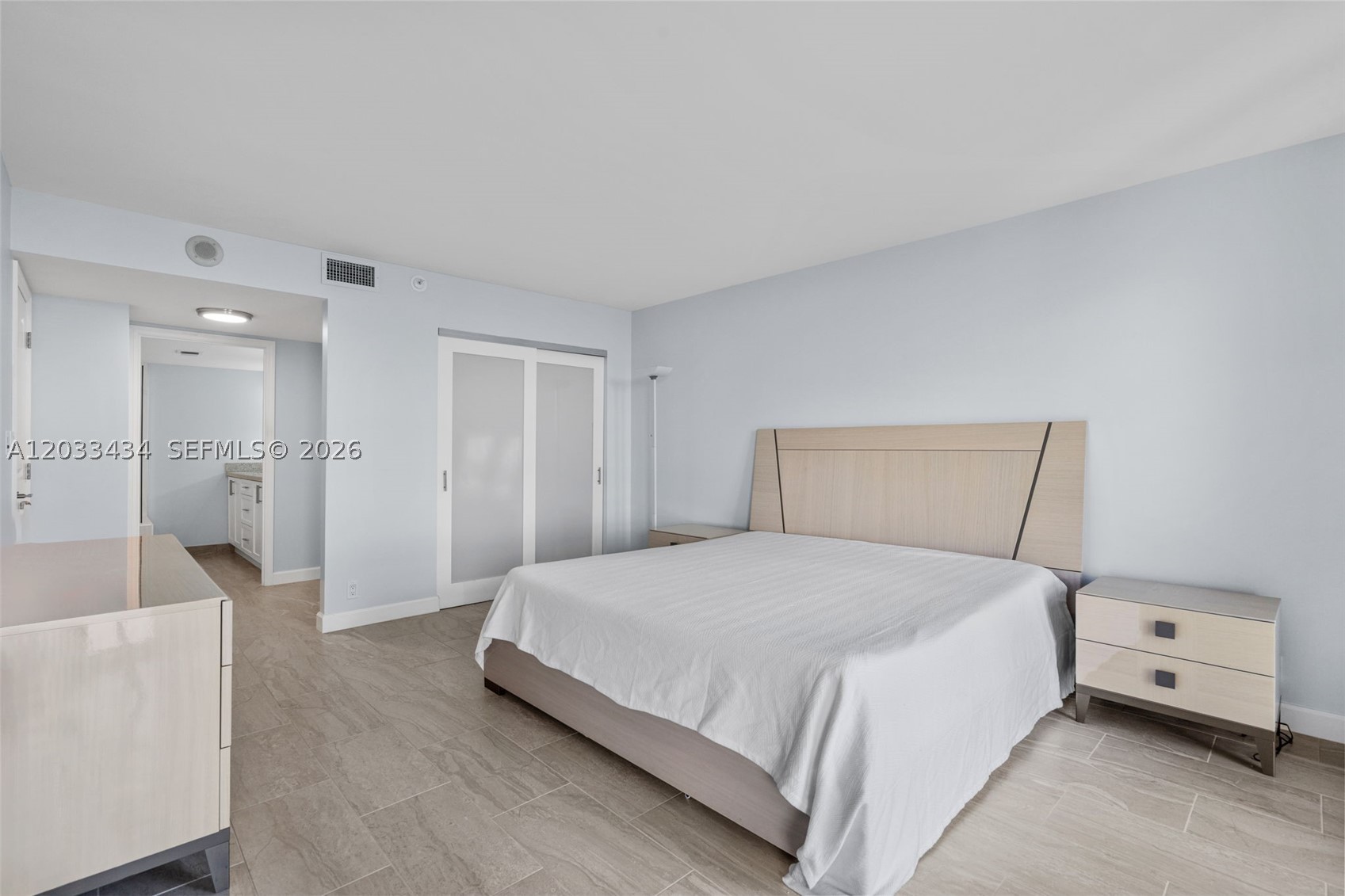 TOWERS OF QUAYSIDE CONDO - Residential