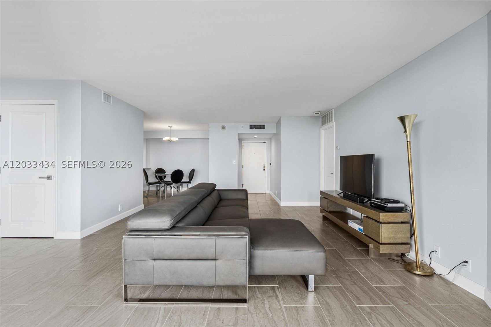 TOWERS OF QUAYSIDE CONDO - Residential