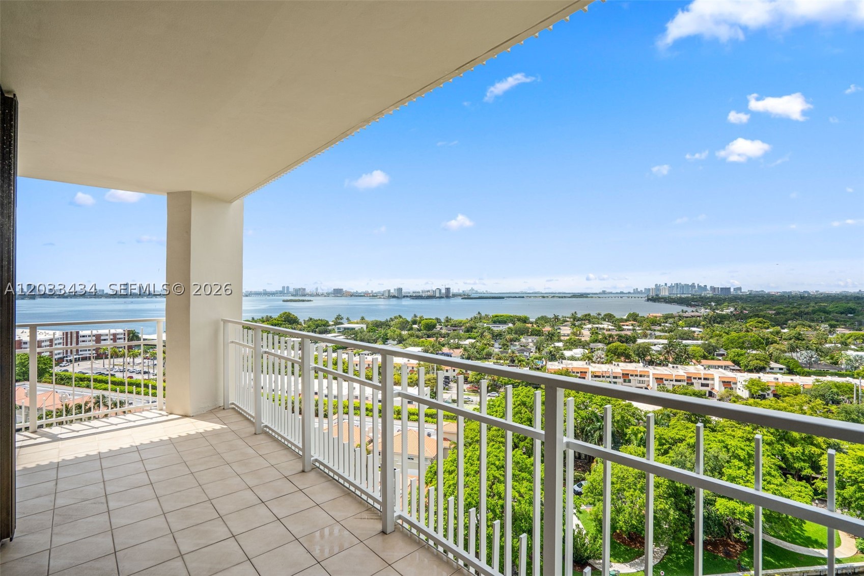 TOWERS OF QUAYSIDE CONDO - Residential