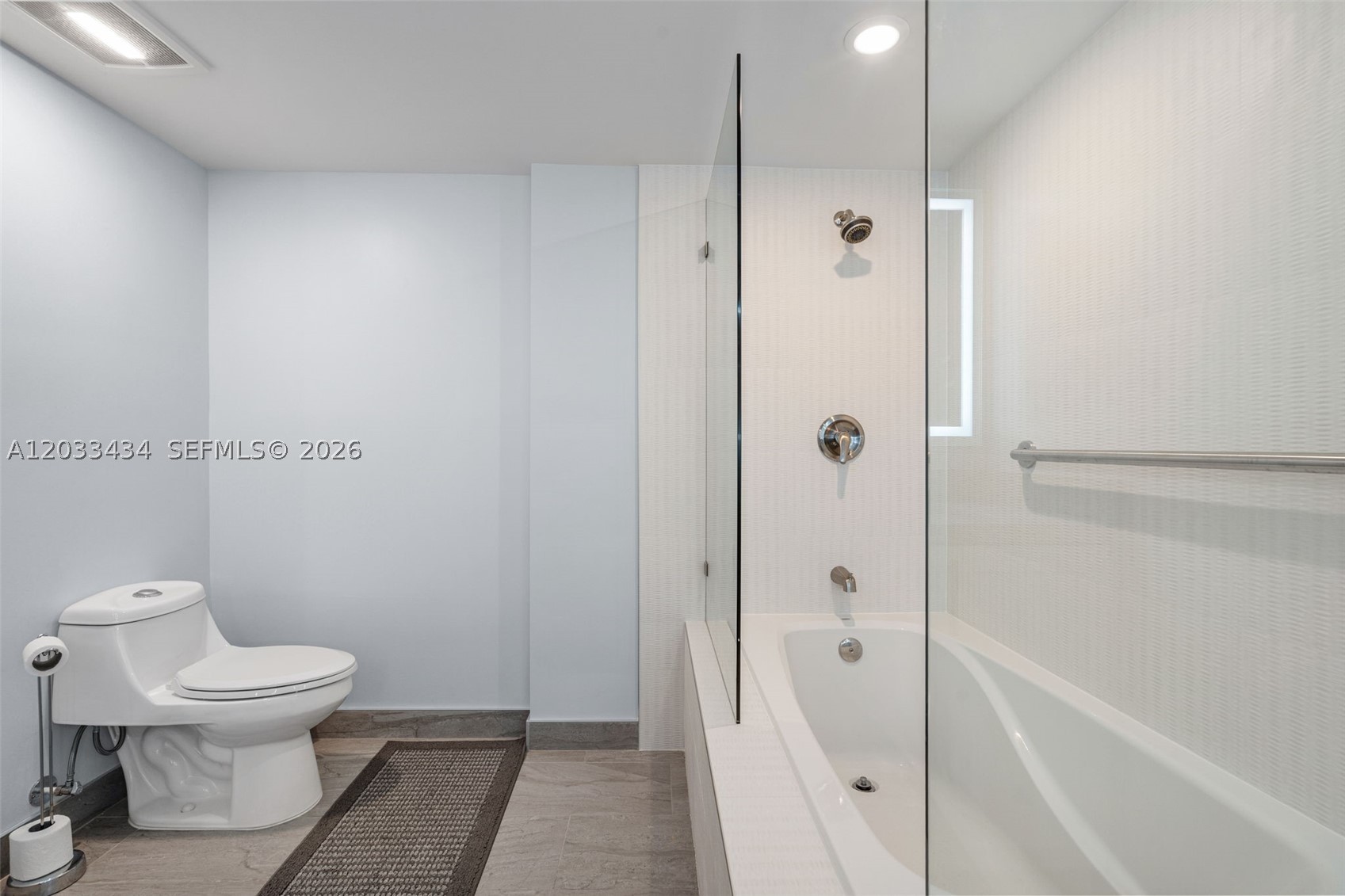 TOWERS OF QUAYSIDE CONDO - Residential