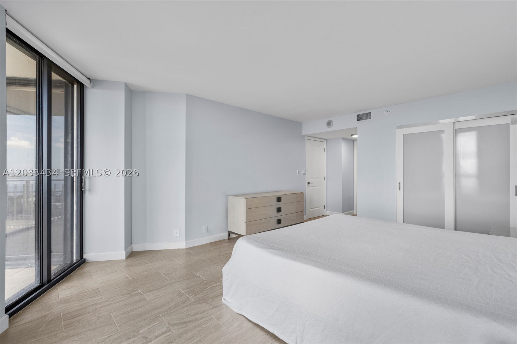 TOWERS OF QUAYSIDE CONDO - Residential