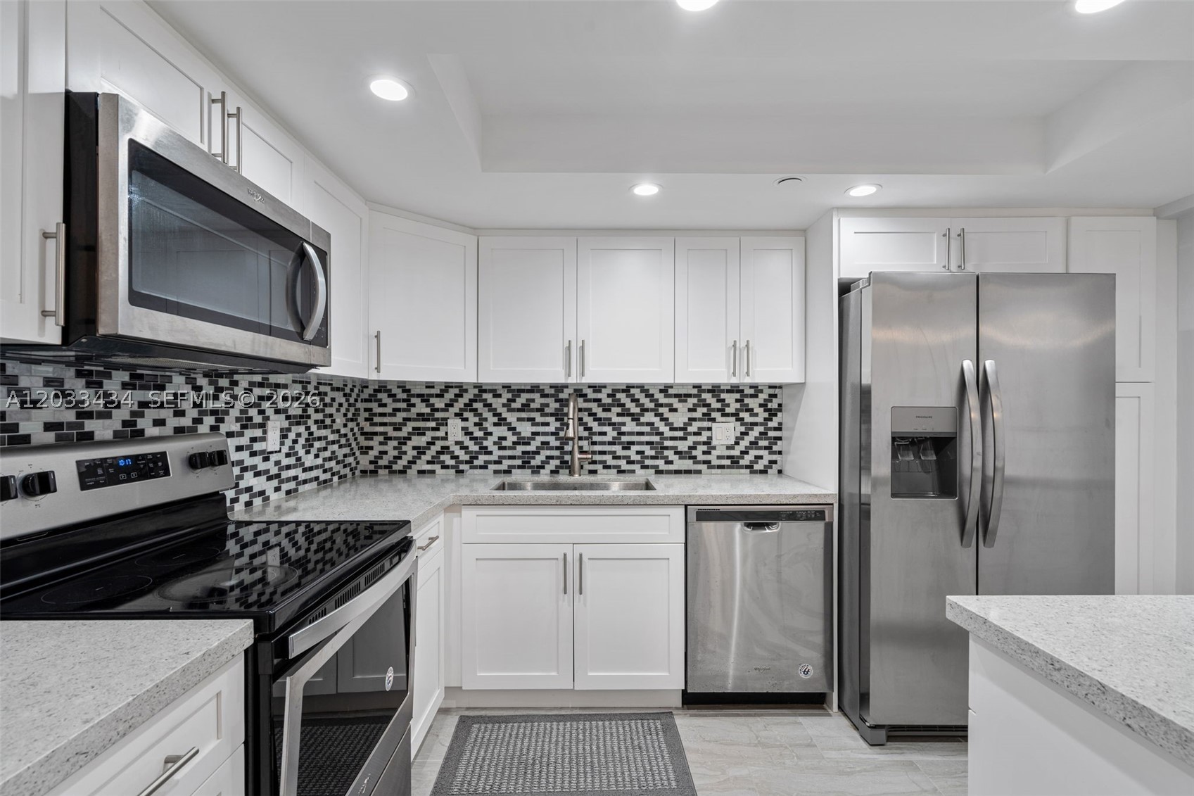 TOWERS OF QUAYSIDE CONDO - Residential
