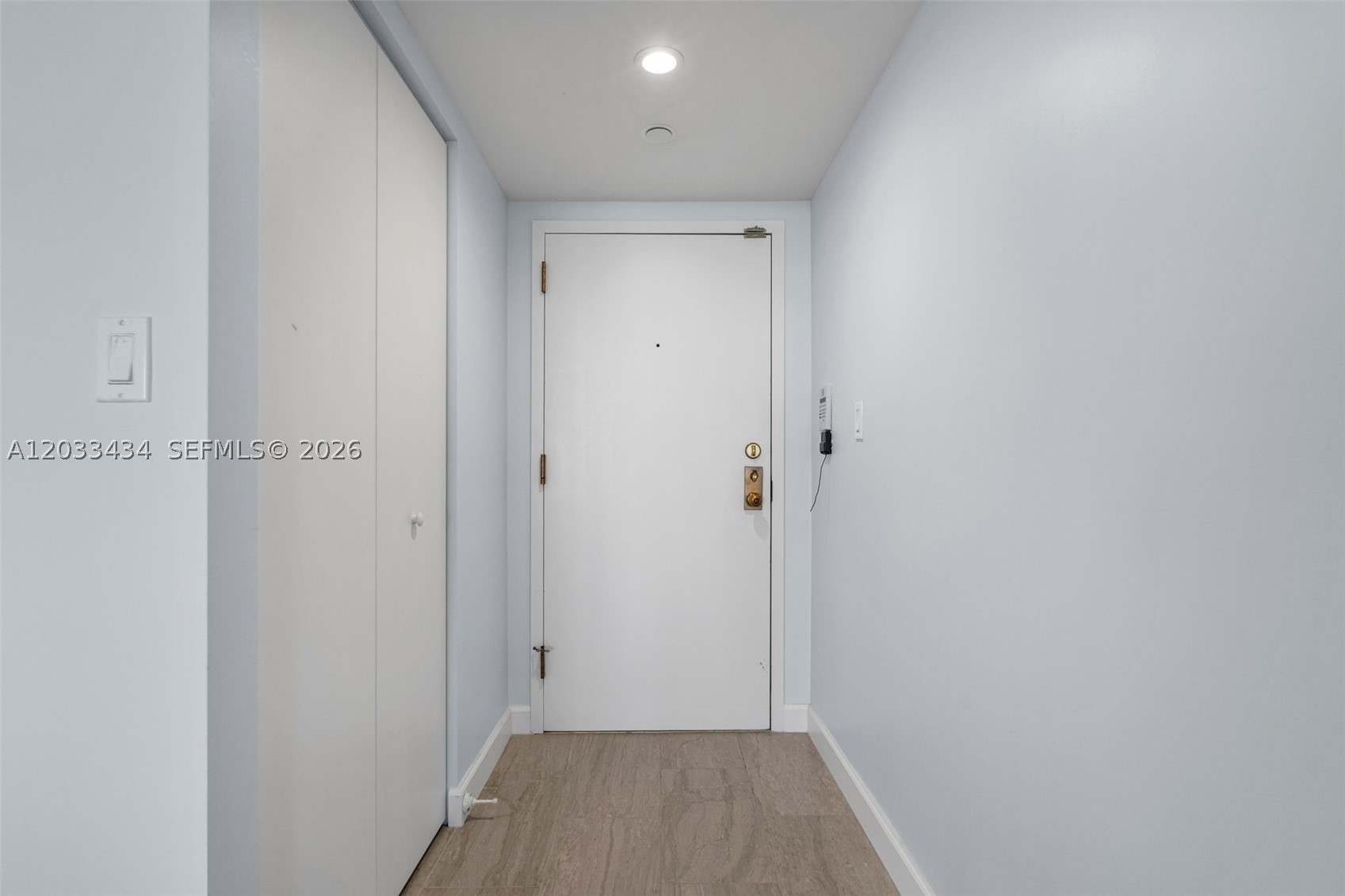TOWERS OF QUAYSIDE CONDO - Residential