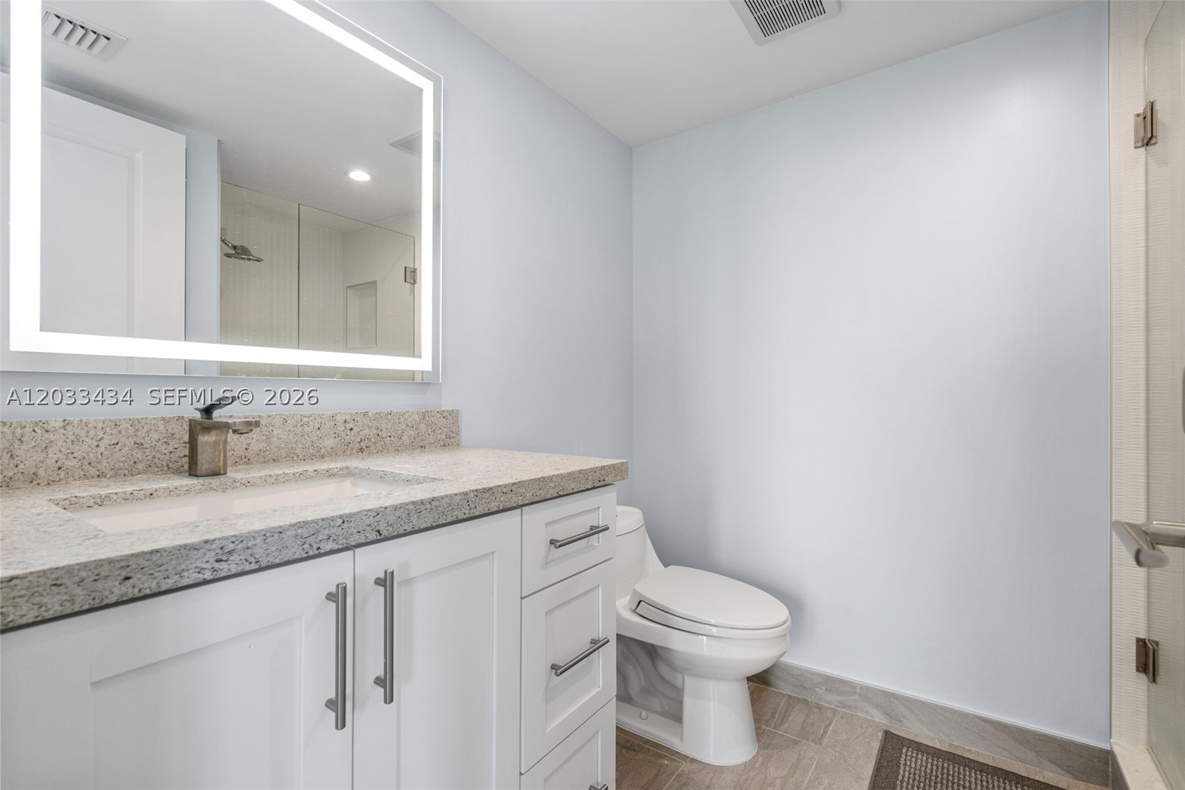 TOWERS OF QUAYSIDE CONDO - Residential