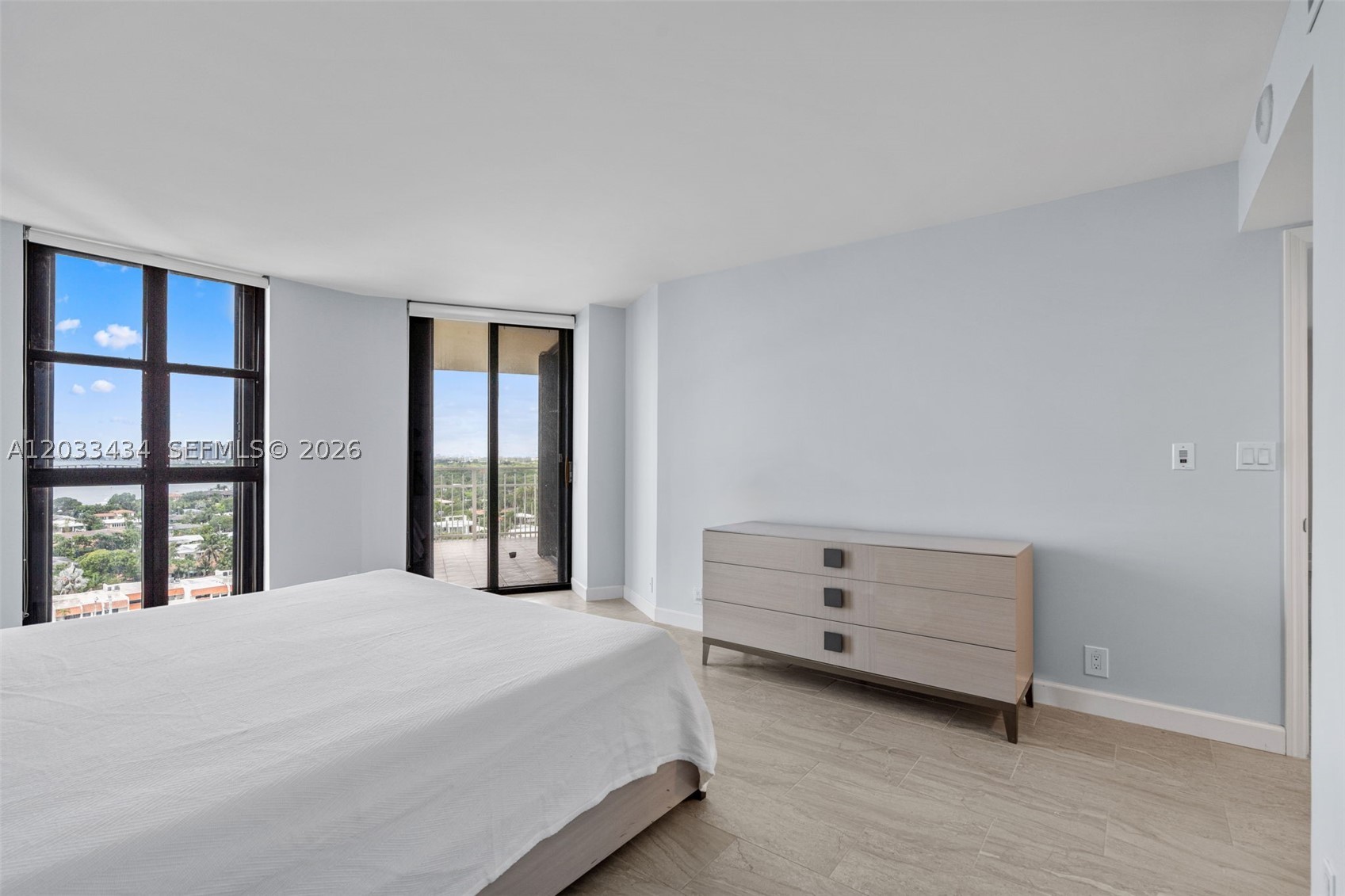 TOWERS OF QUAYSIDE CONDO - Residential
