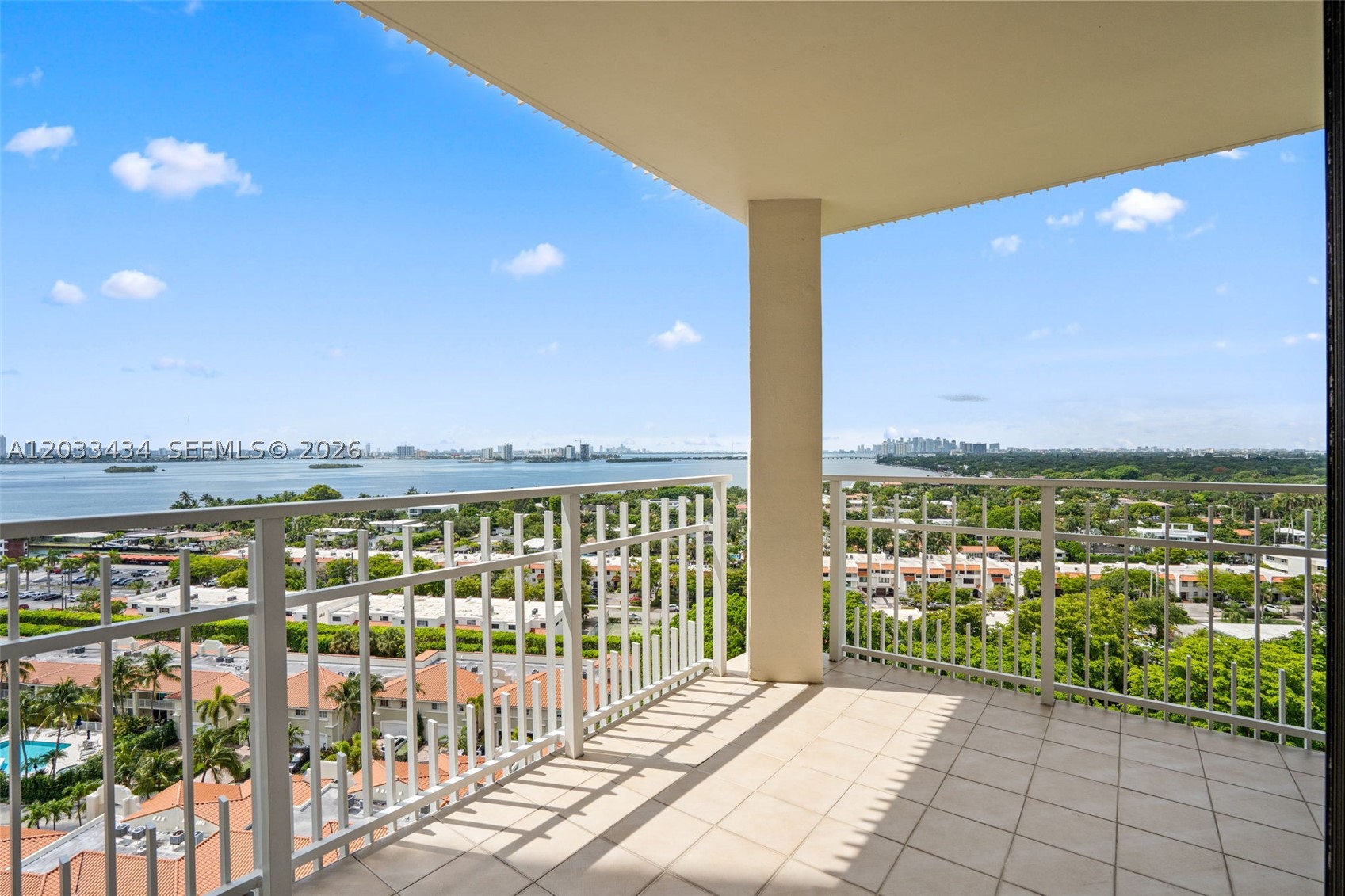 TOWERS OF QUAYSIDE CONDO - Residential